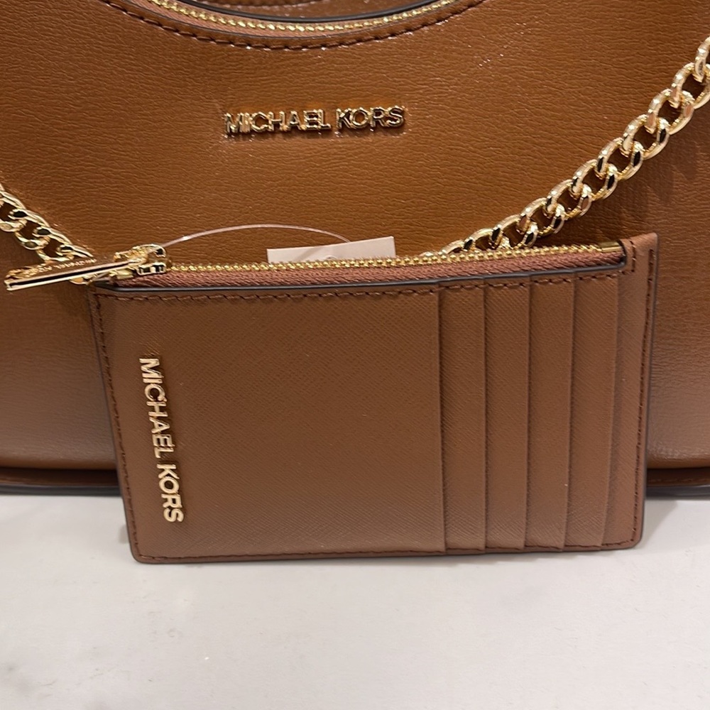 MICHAEL KORS
Jet Set Travel Medium Top Zip Leather Card Case Wallet 
Luggage
NWT